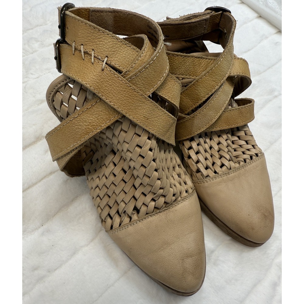Rebels Shoes Womens Size 7.5 Leather Woven Heels Sandals Block Heel Buckle Strap